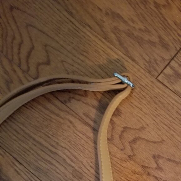 NWOT Danier leather crossbody bag - Picture 10 of 13